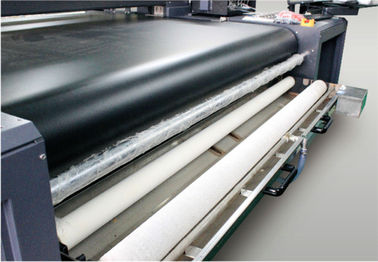 China Mehrfarben-Digital-Gewebe-Tintenstrahl-Druckmaschine mit Aluminiumfolie-Heizung distributeur